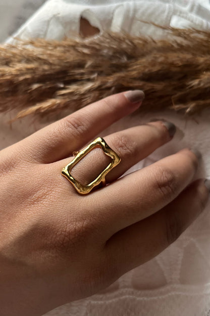 Wavy Golden Ring